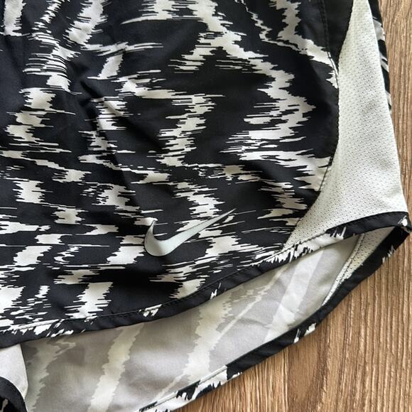 Nike Printed 3" Running Shorts - Picture 2 of 5